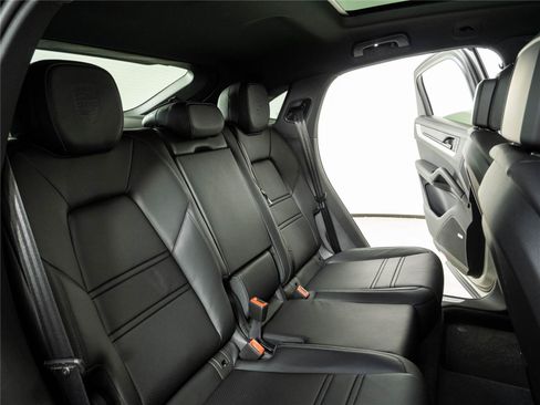 New 2026 Porsche Cayenne Coupe AWD/4WD image 23
