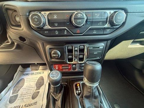 Used 2026 Jeep Gladiator Mojave AWD/4WD image 14