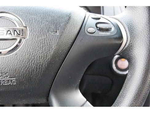 Used 2017 Nissan Pathfinder S image 11