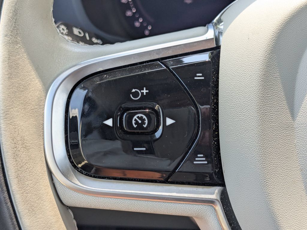 Certified 2024 Volvo XC60 B5 Ultimate w/ Protection Package Premier AWD/4WD image 35