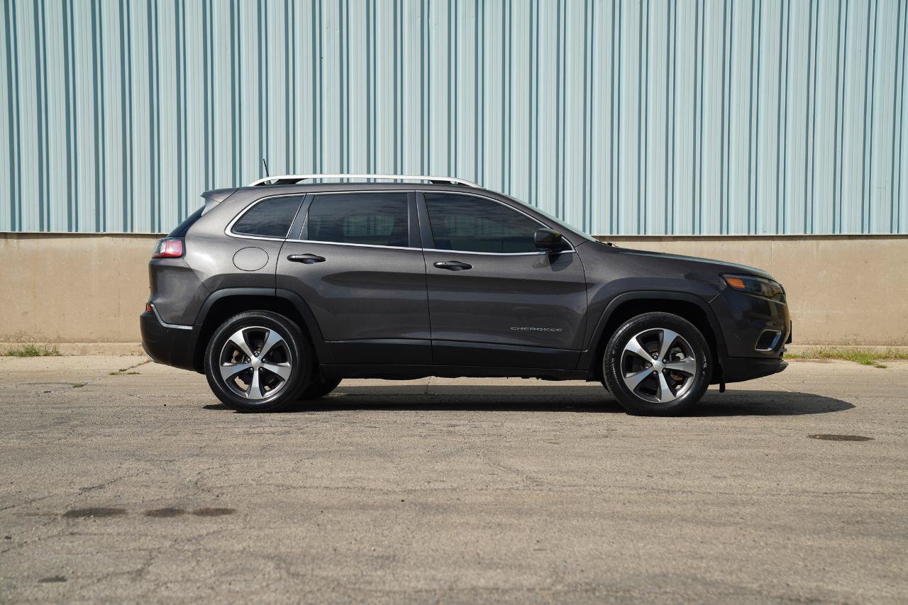 Used 2021 Jeep Cherokee Limited w/ Elite Package AWD/4WD image 6