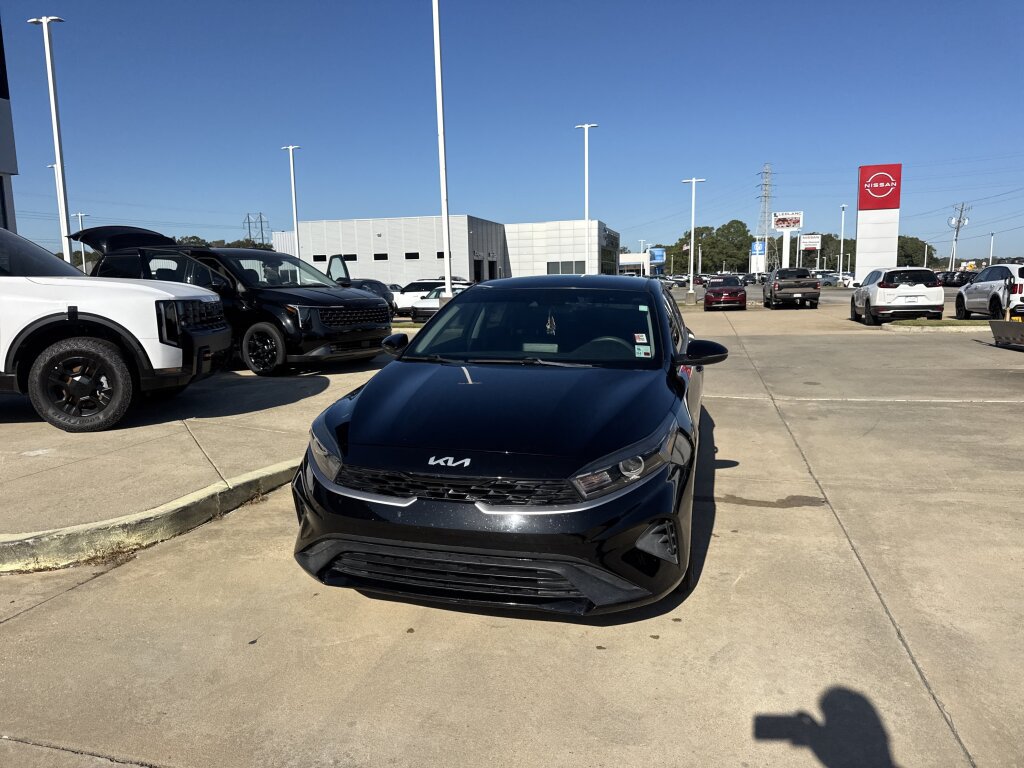 Used 2022 Kia Forte LXS w/ LXS Technology Package FWD image 5