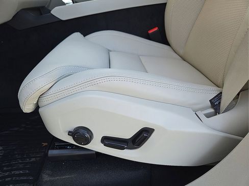 New 2026 Volvo XC90 B6 Ultra image 25