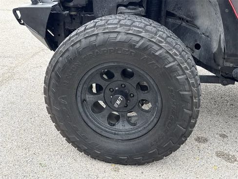 Used 2016 Jeep Wrangler Unlimited Rubicon w/ Connectivity Group image 13