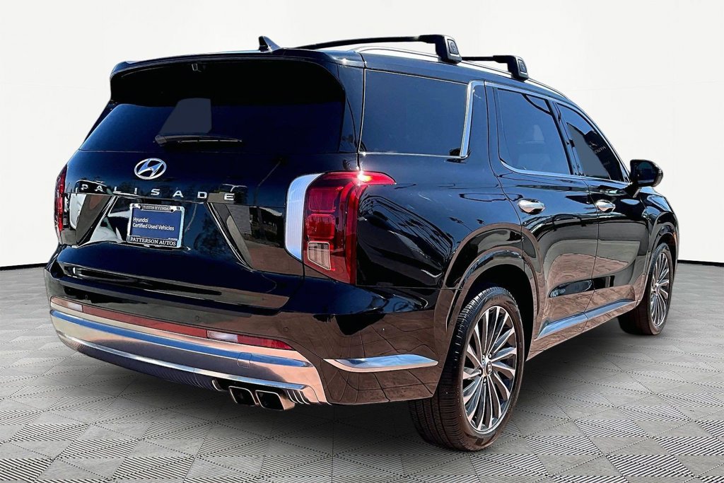Certified 2023 Hyundai Palisade Calligraphy FWD image 3
