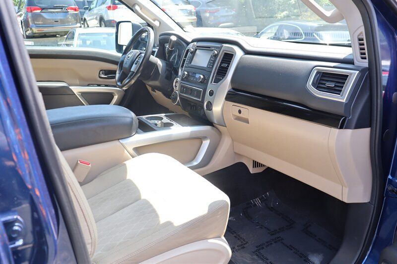 Used 2017 Nissan Titan SV AWD/4WD image 21