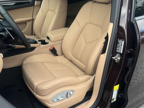 New 2026 Porsche Macan AWD/4WD image 15