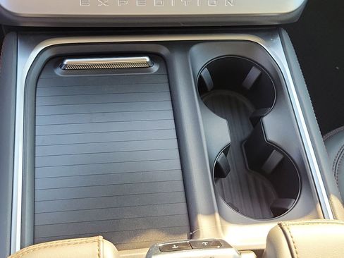 New 2025 Ford Expedition Active RWD image 32