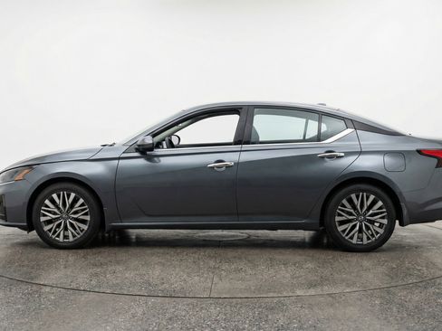 Used 2025 Nissan Altima 2.5 SV FWD image 5