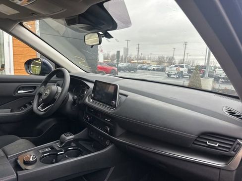 Used 2024 Nissan Rogue SV image 14