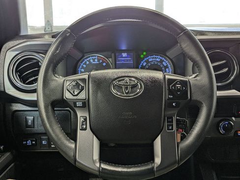 Used 2022 Toyota Tacoma TRD Sport w/ TRD Premium Sport Package AWD/4WD image 21