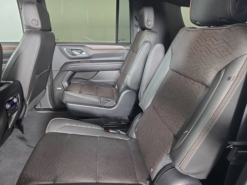 Used 2022 Chevrolet Suburban High Country AWD/4WD image 32