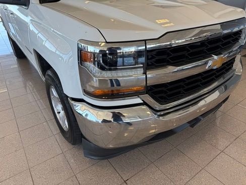 Used 2018 Chevrolet Silverado 1500 LT w/ Trailering Package image 9