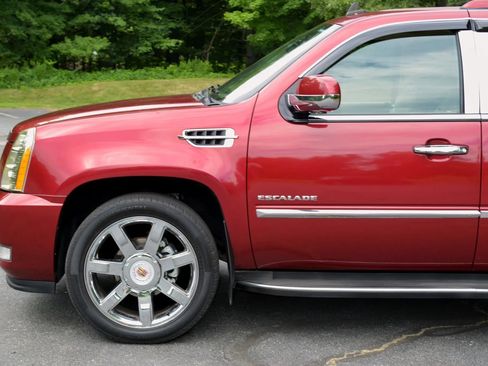 Used 2010 Cadillac Escalade Luxury AWD/4WD image 37