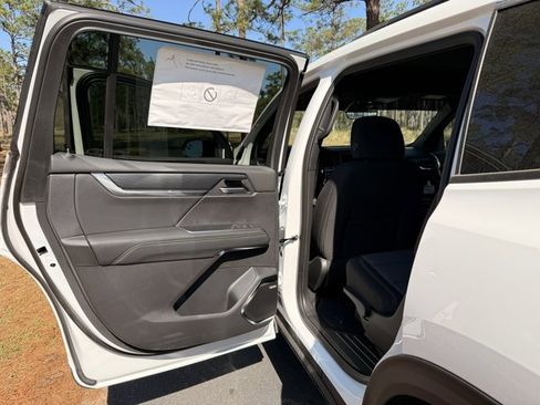 New 2026 GMC Acadia Elevation w/ LPO, Floor Liner Package image 28