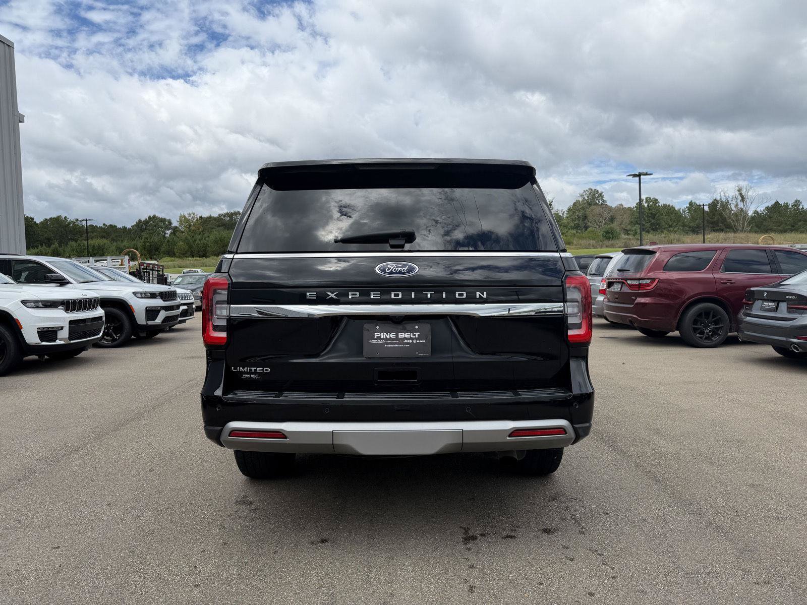 Used 2024 Ford Expedition Limited RWD image 5