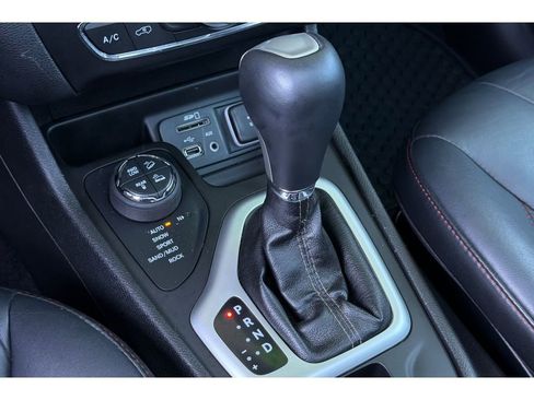 Used 2014 Jeep Cherokee Trailhawk w/ Comfort/Convenience Group AWD/4WD image 25