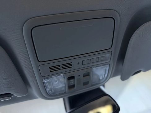 Used 2016 Honda Odyssey Touring Elite image 44