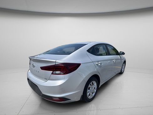Used 2019 Hyundai Elantra SE w/ Winter Weather Package FWD image 5