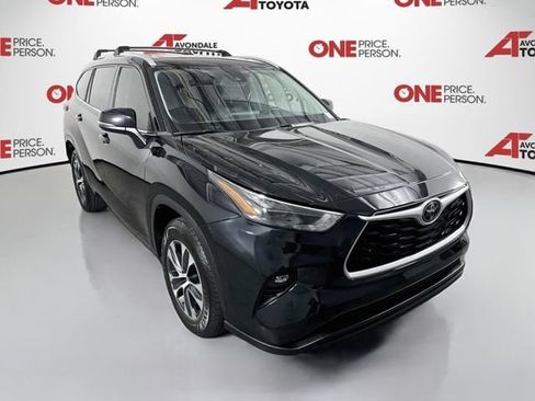 Used 2022 Toyota Highlander XLE FWD image 1