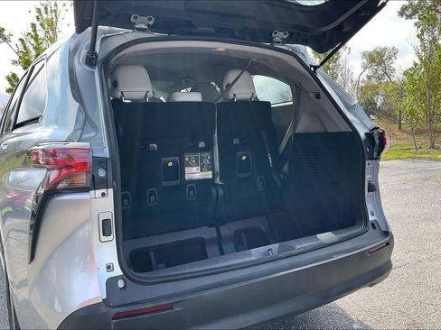 Used 2021 Toyota Sienna LE w/ LE Plus Package AWD/4WD image 19
