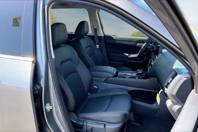 New 2026 Nissan Pathfinder SL w/ SL Premium Package FWD image 11