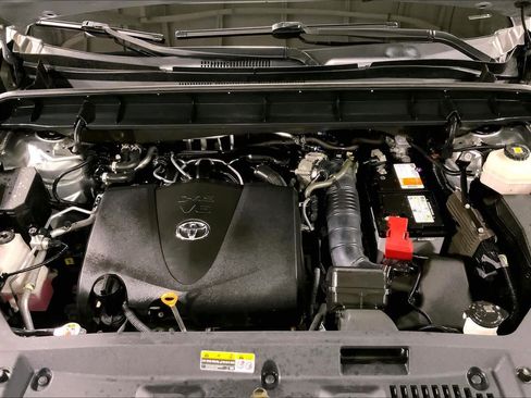 Certified 2021 Toyota Highlander XLE AWD/4WD image 32