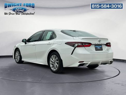 Used 2023 Toyota Camry SE FWD image 3