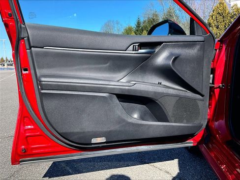 Used 2024 Toyota Camry XLE w/ Cold Weather Package image 9