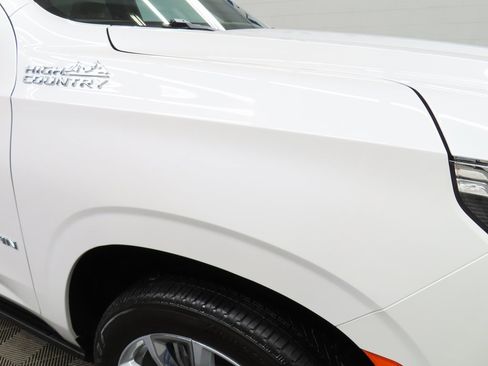 Used 2024 Chevrolet Suburban High Country image 34