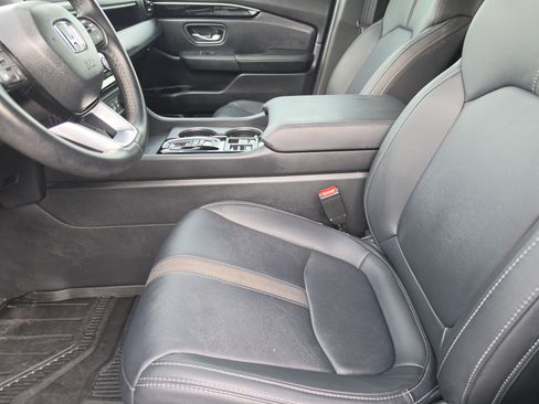 Used 2025 Honda Pilot EX-L image 7