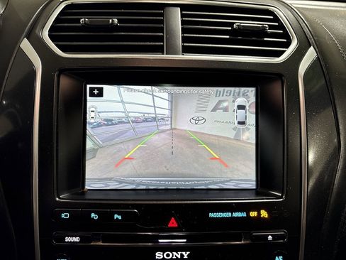 Used 2018 Ford Explorer Platinum image 17