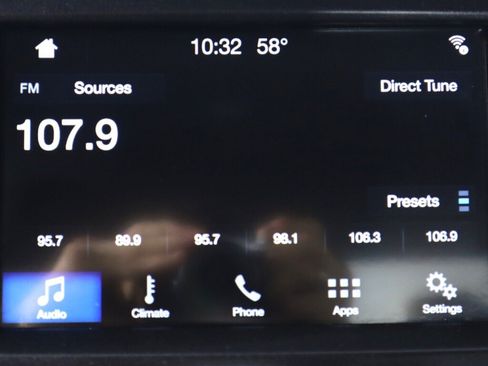 Used 2018 Ford F150 Lariat w/ Heavy-Duty Payload Package AWD/4WD image 18