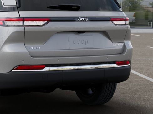 New 2025 Jeep Grand Cherokee Limited w/ Luxury Tech Group II AWD/4WD image 15
