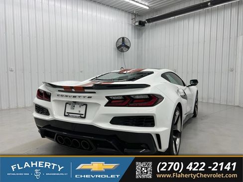 Used 2025 Chevrolet Corvette Z06 RWD image 3