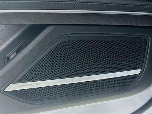 Used 2023 Audi A8 L 3.0T image 19