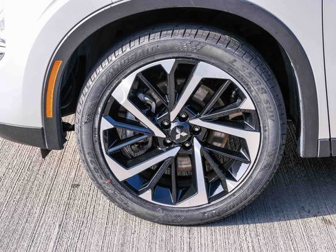 Used 2024 Mitsubishi Outlander SE AWD/4WD image 10