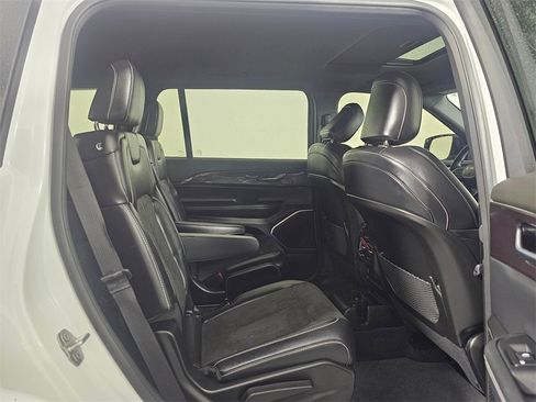 Used 2022 Jeep Grand Cherokee L Altitude image 13