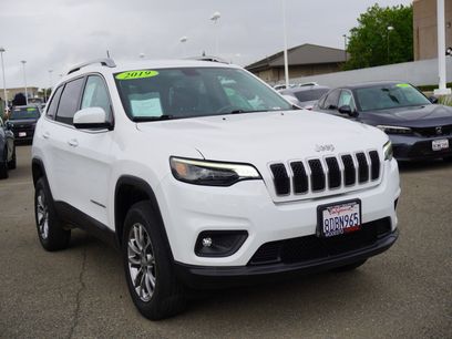 Used 2019 Jeep Cherokee Latitude Plus w/ Comfort/Convenience Group