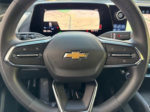 Used 2025 Chevrolet Equinox EV LT image 15