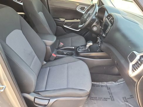 Used 2023 Kia Soul LX w/ Option Group 015 FWD image 13