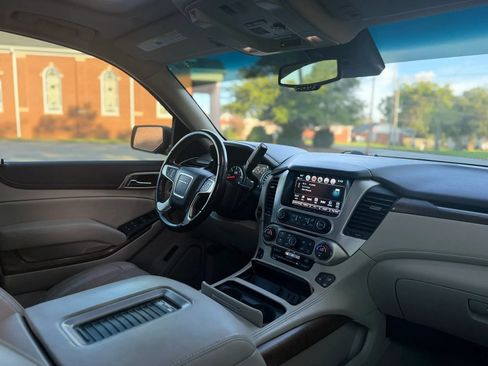 Used 2019 GMC Yukon Denali w/ Denali Ultimate Package RWD image 12
