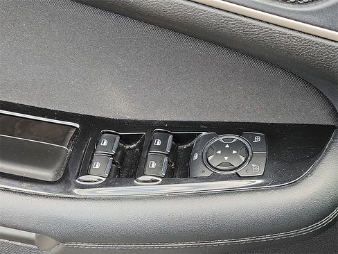Used 2019 Ford Edge SEL image 26