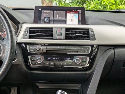 Used 2018 BMW 320i Sedan w/ Convenience Package image 19