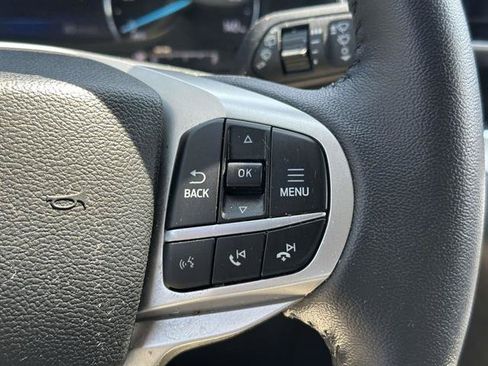 Used 2022 Ford Explorer XLT w/ Equipment Group 202A AWD/4WD image 36