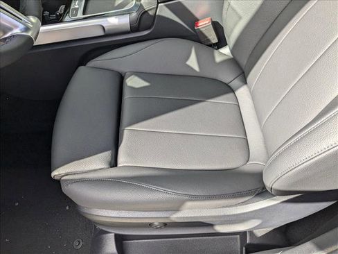 Used 2025 Mercedes-Benz GLB 250 GLB 250 image 4