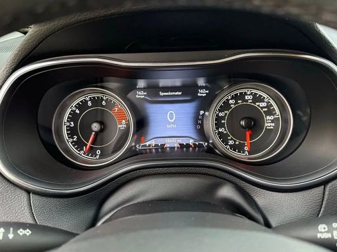 Used 2022 Jeep Cherokee Limited w/ Elite Package AWD/4WD image 16