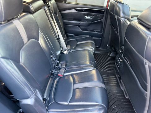 Used 2025 Honda Pilot Touring image 21