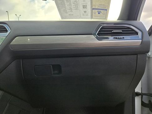 Used 2021 Volkswagen Tiguan SE R-Line image 49