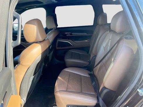 Used 2022 Kia Telluride SX w/ SX Prestige Package image 26